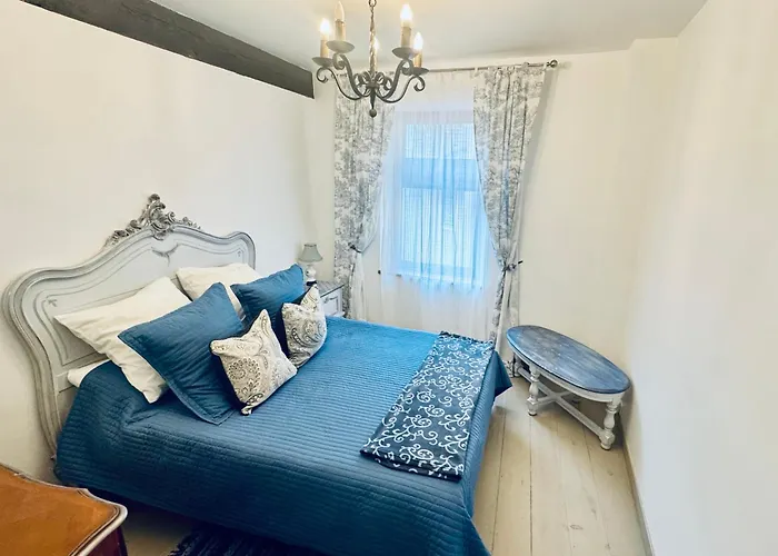 Maison Du Roy/ Upper Cambers *