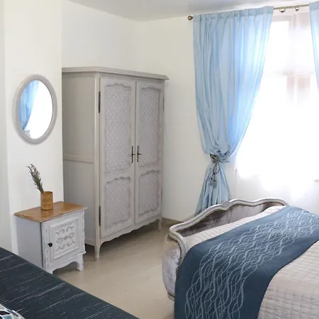 Maison Du Roy/ Upper Cambers