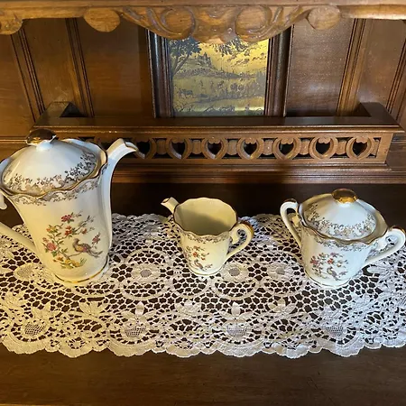 Maison Du Roy/ Upper Cambers *