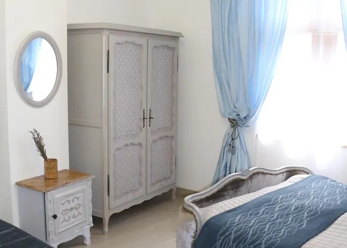 Maison Du Roy/ Upper Cambers