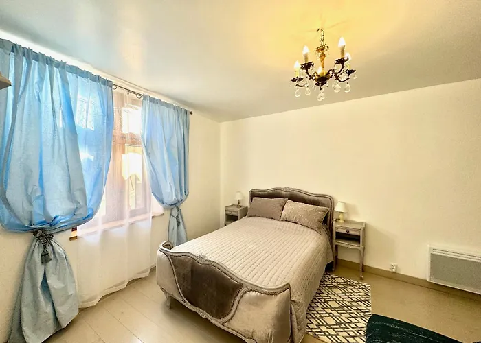 Maison Du Roy/ Upper Cambers Apartment Saint-Antonin